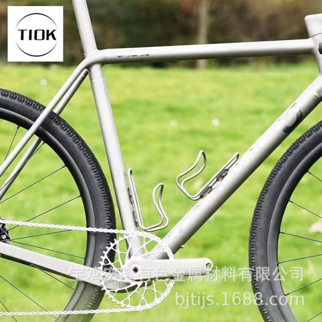 Titanium alloy bottle cradle, cup holder, sports riding equipment, ultra-light and convenient modification and storage