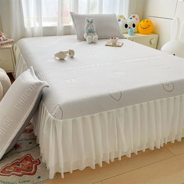 Korean cool bean bean mat bed skirt three-piece set for summer machine washable 1.8Om sheets ice silk mat soft