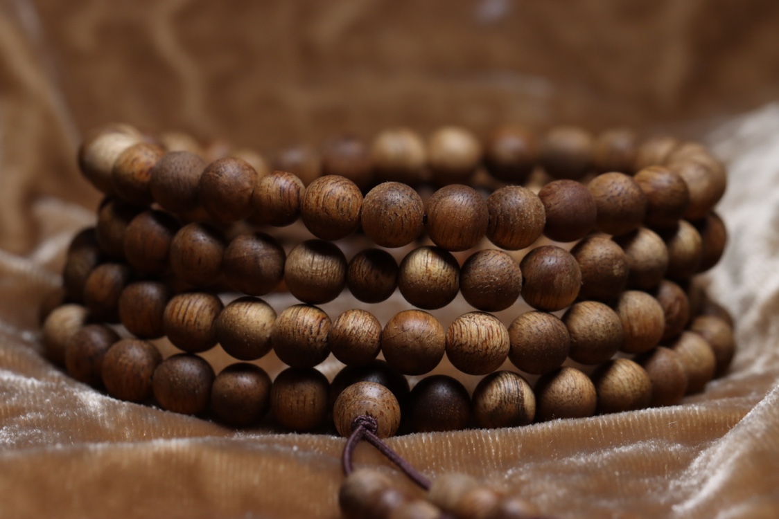 WILD XINGZHOU 시리즈 침향 같은 재료 6MM 부처님 구슬 오래된 재료 향신료 팔찌 108 구슬 붉은 기름 검은 기름 무작위