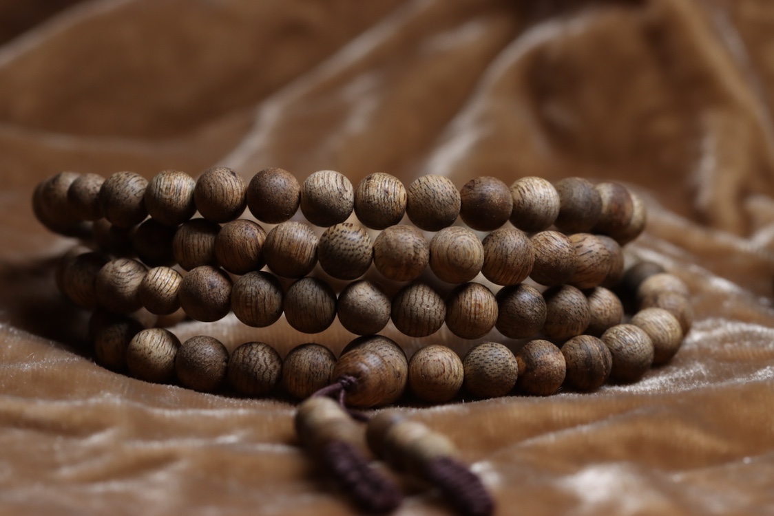 WILD XINGZHOU 시리즈 침향 같은 재료 6MM 부처님 구슬 오래된 재료 향신료 팔찌 108 구슬 붉은 기름 검은 기름 무작위