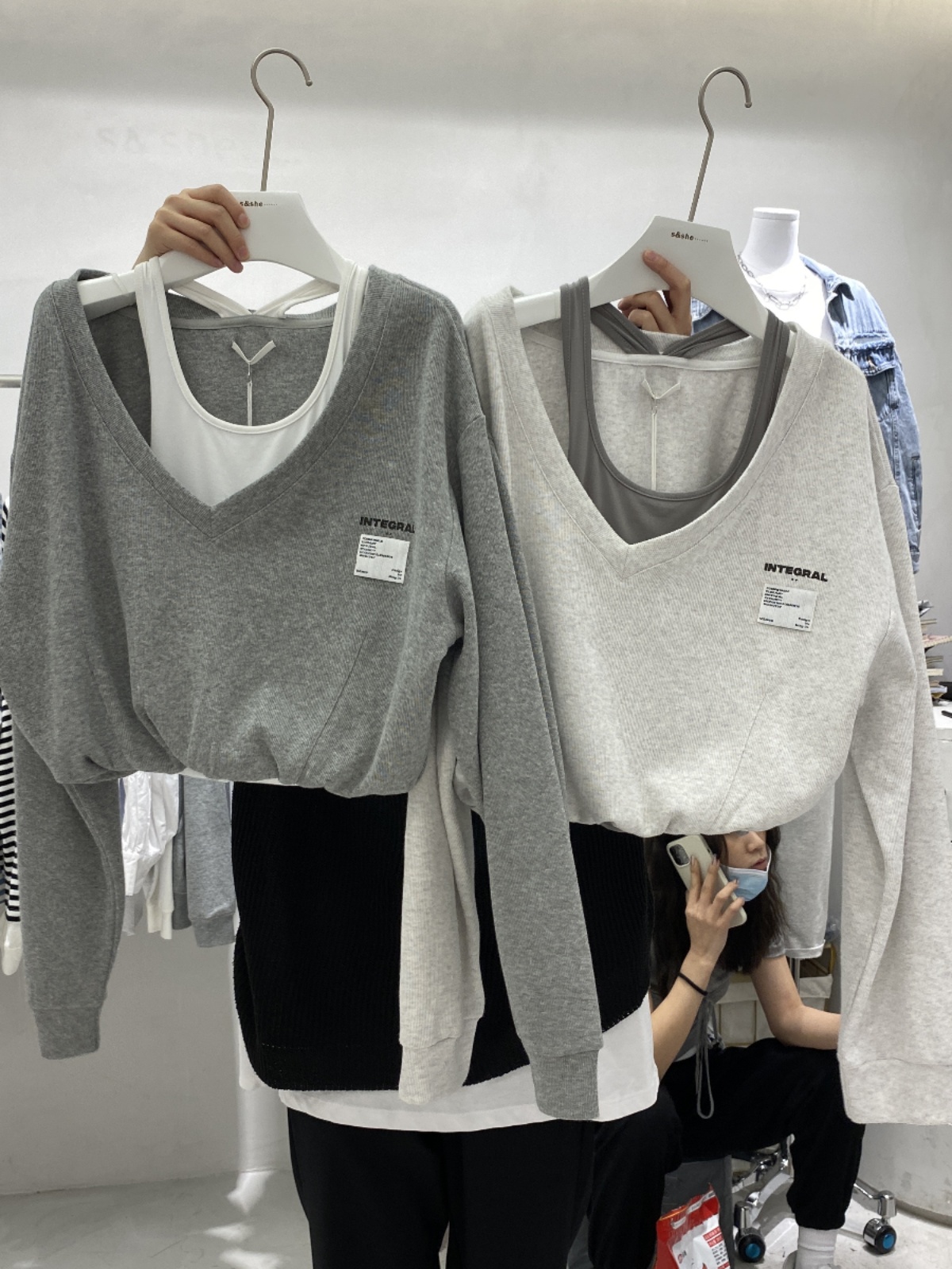 THE ORIGINAL ORDER OF FOREIGN TRADE WAS WITHDRAWN FROM THE COUNTER AND THE TAIL GOODS OF THE KOREAN VERSION OF THE V-NECK KOREAN VERSION OF THE KOREAN VERSION OF THE DONGDAEMUN KOREAN VERSION OF THE SHORT SPLICED VEST AND FAKE TWO SWEATS...