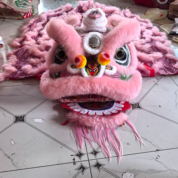 热销款国潮粉水晶蓝大三号澳洲羊毛南狮婚纱摄影婚房布置专用舞狮