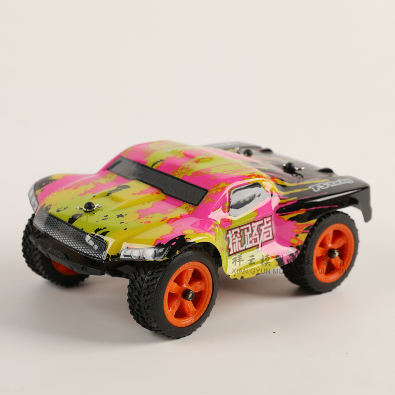 FEISHEN 1|32 PATHFINDER 원격 제어 자동차 랠리 자동차 전기 짧은 트럭 경쟁 특수 자동차 속도 자동차 학교 장난감