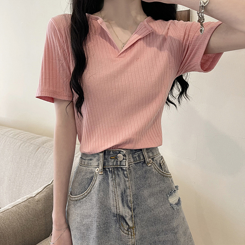 SUMMER WOMENS WEAR 2024 NEW CHIC HONG KONG FLAVOR SHORT SLEEVE SHOULDER T-SHIRT SHORT V-NECK TOP WOMENS DESIGN SENSE IS NICHE