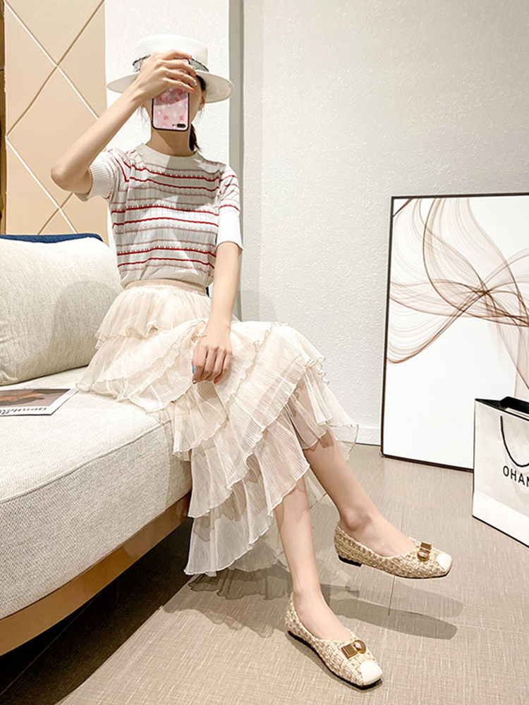 밀라노 스튜디오 여성을 위한 작은 향기로운 스타일의 플랫 슈즈 2024 새로운 사각형 발가락 체인 버클 얕은 입 부드러운 여성 신발