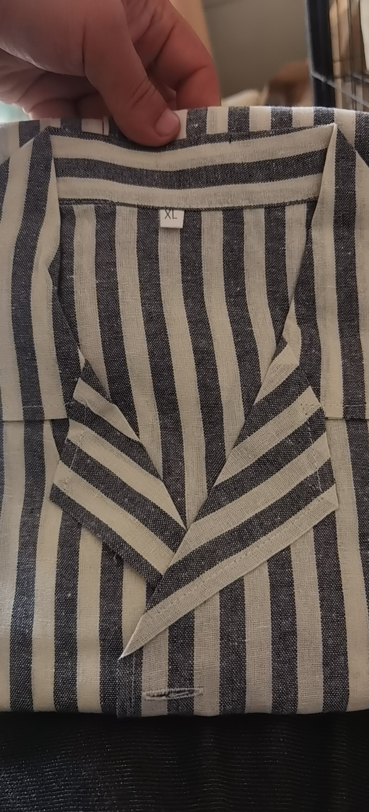 DISPOSABLE HOSPITAL NUMBER GOWNS PATIENT GOWNS GREEN STRIPES VERTICAL STRIPES PATIENT GOWNS LONG-SLEEVED STRIPED PATIENT GOWNS XIANYANG CITY HOSPITAL