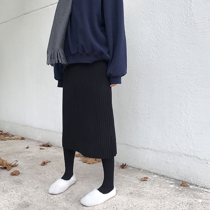 출산 가을 느슨한 하프 스커트 2024 가을 겨울 새로운 겉옷 스트레이트 니트 스커트 중간 길이 울 스커트