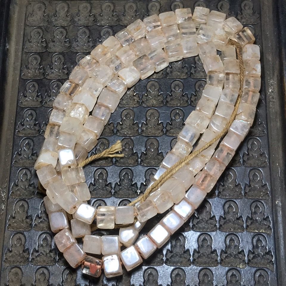 SPECIAL COLLECTION OF ANCIENT FOLK CUSTOMS OLD-FASHIONED PULP NATURAL OLD MATERIALS WHITE CRYSTAL SQUARE BEADS LOOSE BEADS ACCESSORIES NECKLACES