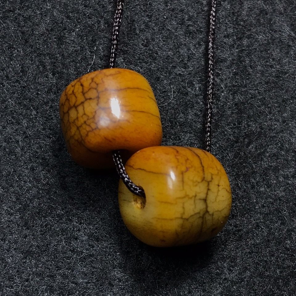 SPECIAL PRICE TO GET IN TOUCH THE TIBETAN ANCIENT PHARAOH GAS PULP HORN CARVED DRAGON PATTERN OLD-STYLE BEAD ACCESSORIES A PAIR OF BEADS