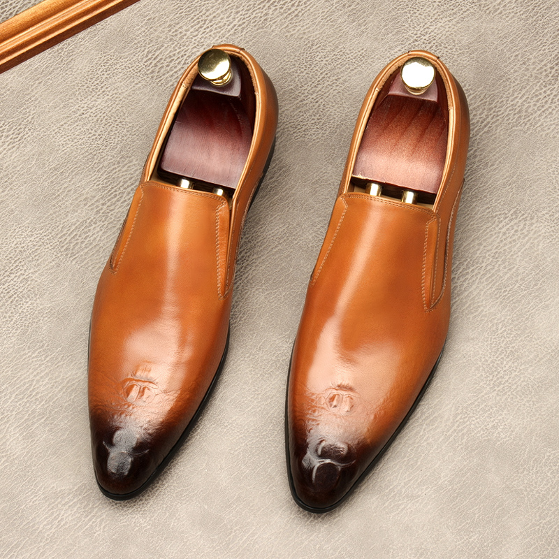 MENS SHOESNEW SPRING AND AUTUMN SLIP-ON TRENDY LEATHER SHOESMENS BUSINESS CASUAL LEATHER MENS WEDDING SHOESVERSATILE POINTED-TOE SHOES