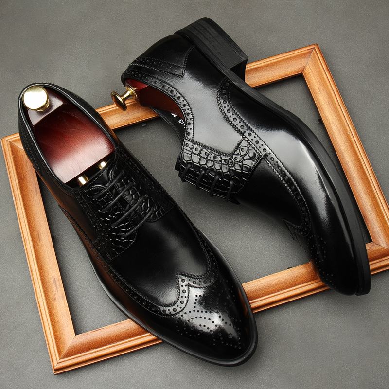NEW BRITISH CARVED MENS SHOES BULLOCK SPRING SUMMER MENS BUSINESS FORMAL WEAR BLACK LEATHER WEDDING SHOES FASHION SMALL LEATHER SHOES