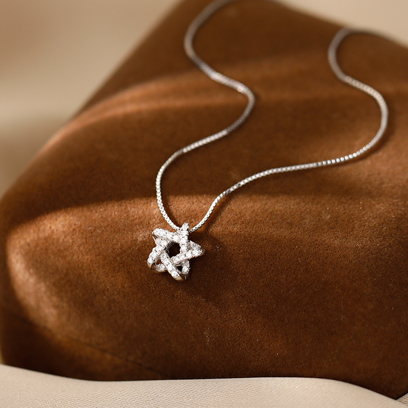 ELEGANT ROSE DESIGN  PENTAGRAM STAR NECKLACE WOMENS CLAVICLE CHAIN NICHE LIGHT LUXURY NECKLACE PENDANT