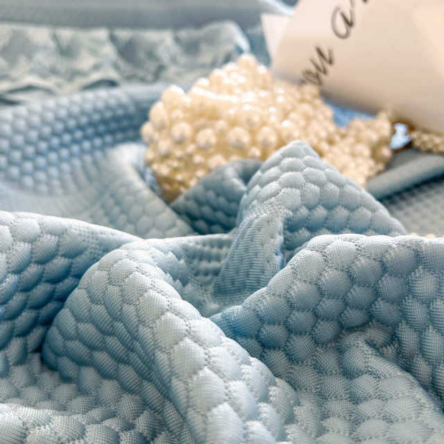 Summer Class A high-end ice silk bean dot mat three-piece set of sheets machine washable summer naked sleeping air conditioning soft mat