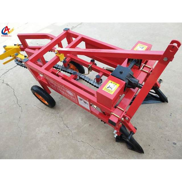 Chain-type peanut harvester strips are neatly placed in one ridge and two ridges peanut harvester Shandong four-wheeler