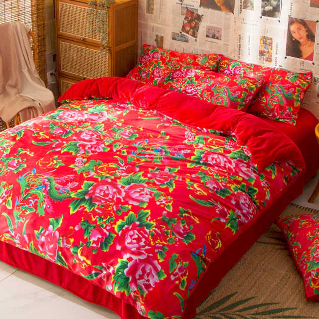 Personalized retro Chinese wedding Northeast large floral cloth in winter thickened double-sided warm baby skin velvet quilt cover sheet four-piece set