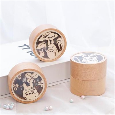 WOODEN RETRO CLOCKWORK MUSIC BOX CHILDRENS BIRTHDAY GIFT。