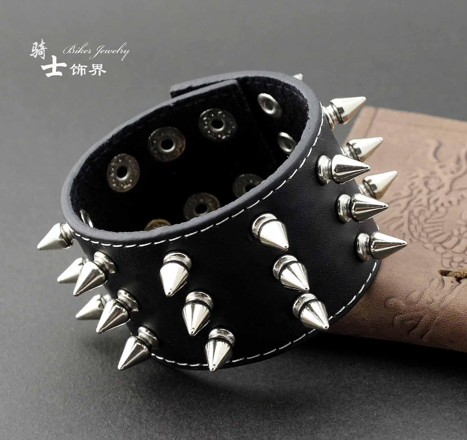 FOREIGN TRADE SPOT EUROPEAN AND AMERICAN TIDE MENS PERSONALITY MOTORCYCLE BLACK LEATHER THORN DING MENS BRACELET WRISTBAND