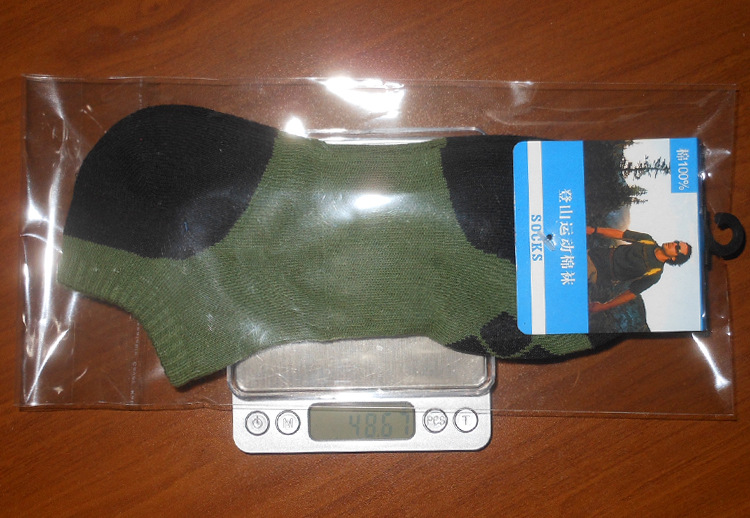 深绿黑色运动袜