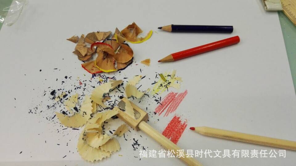 刨花对比安徽杨木和冬瓜木