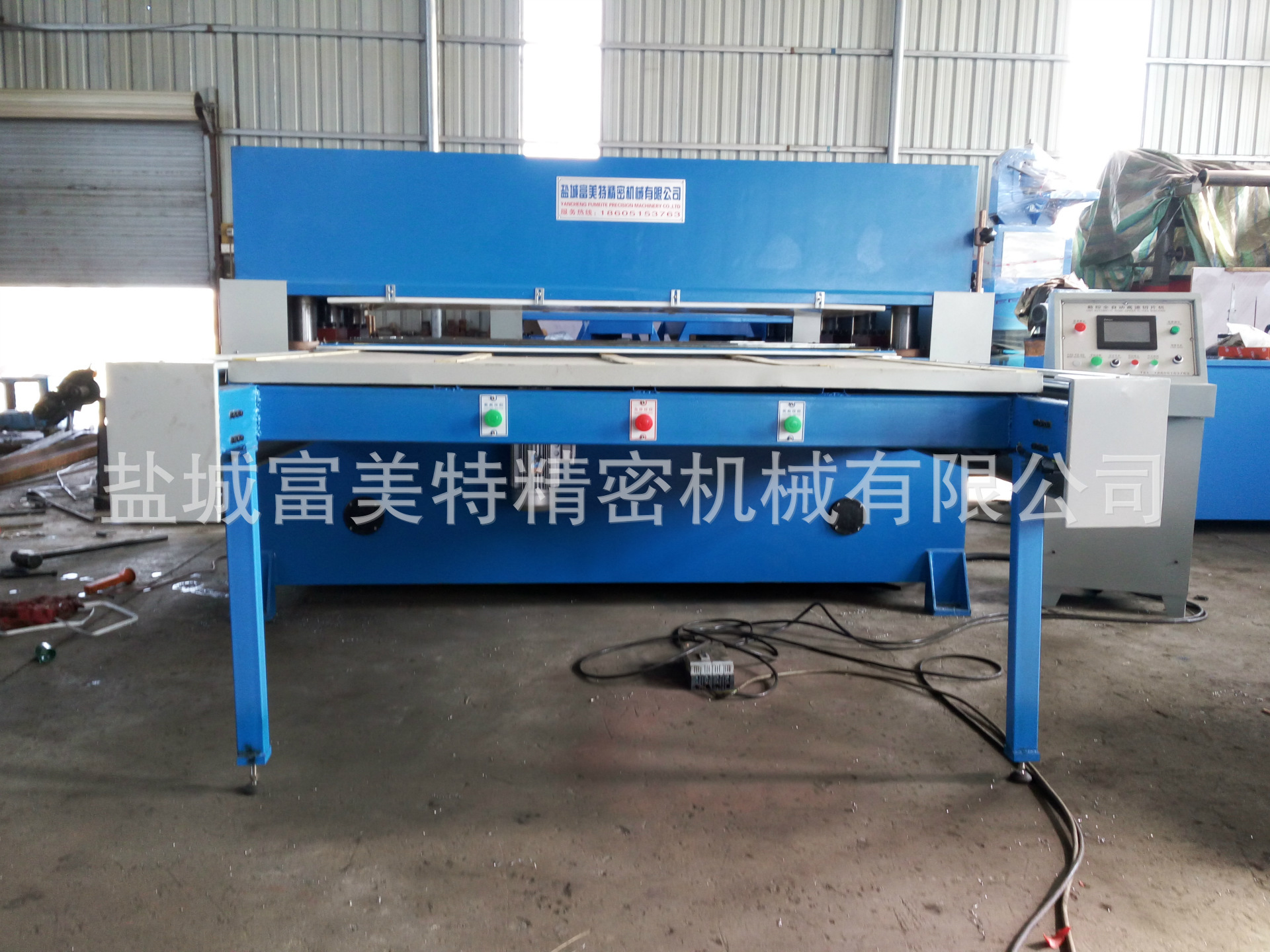 150吨单面瑜伽垫 海绵 EVA自动进料裁断机1