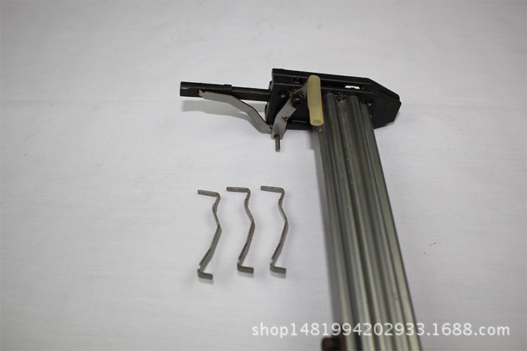 2565386881_1868441109