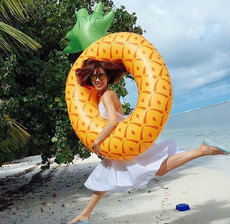 2019新款游泳圈水果菠萝大泳圈 特价现货零售凤梨游泳圈