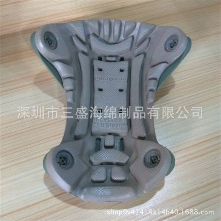 DFB75E1A52C339073FB2E18613B42E