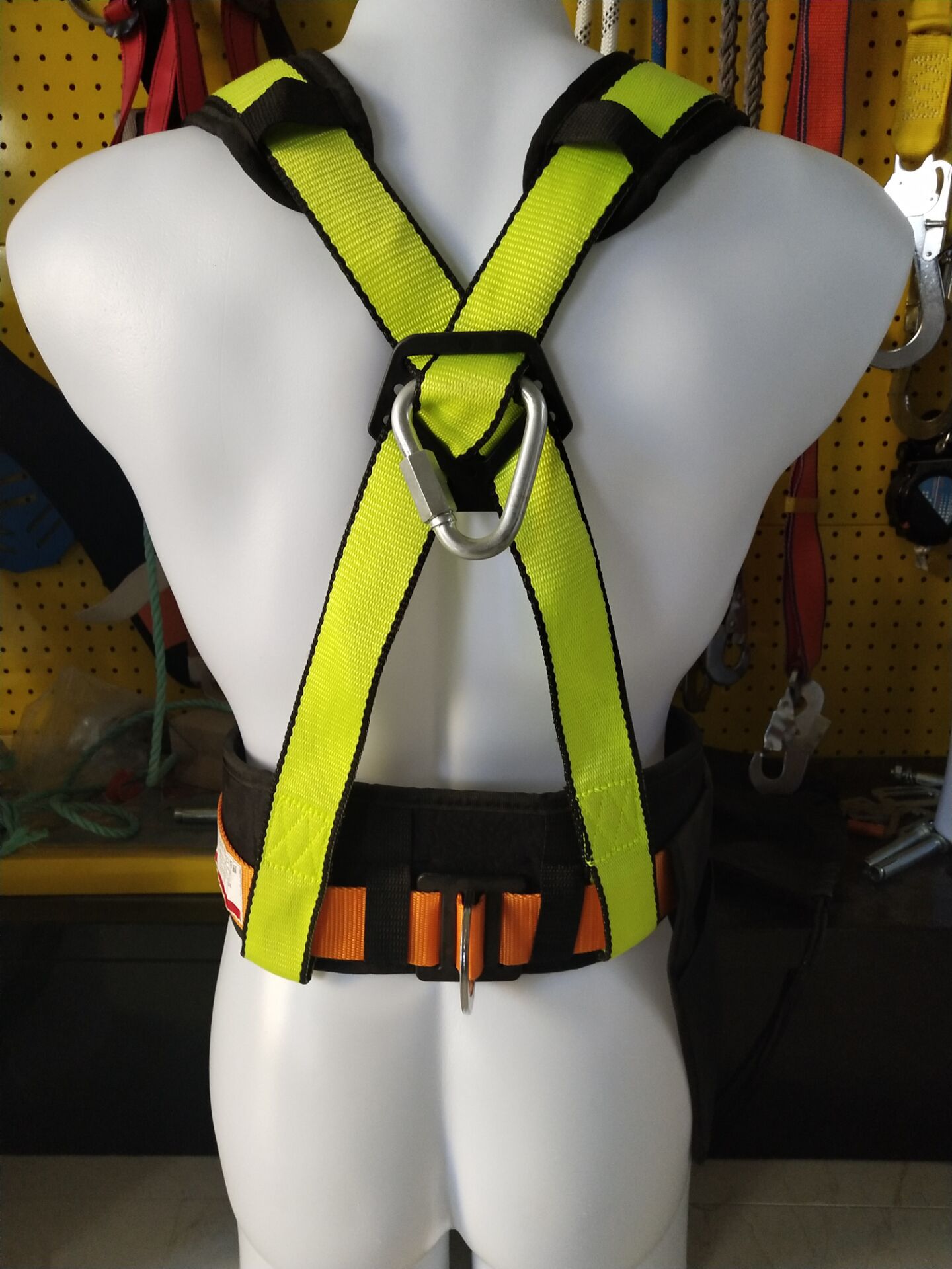 B3ACD9E891F52B9F3CB71922E11769