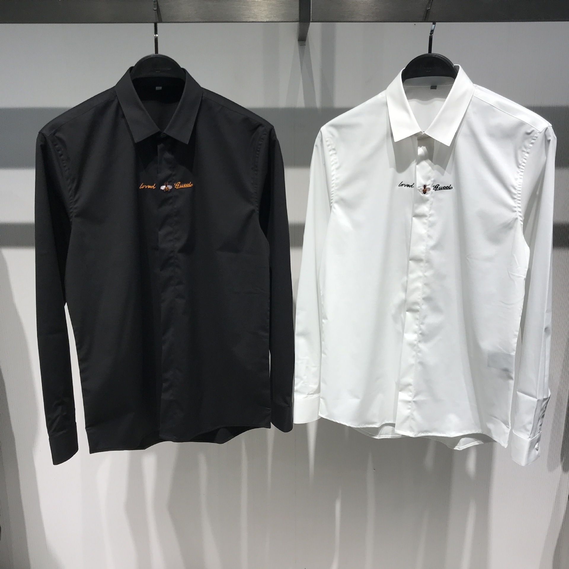 胸口蜜蜂刺绣黑白