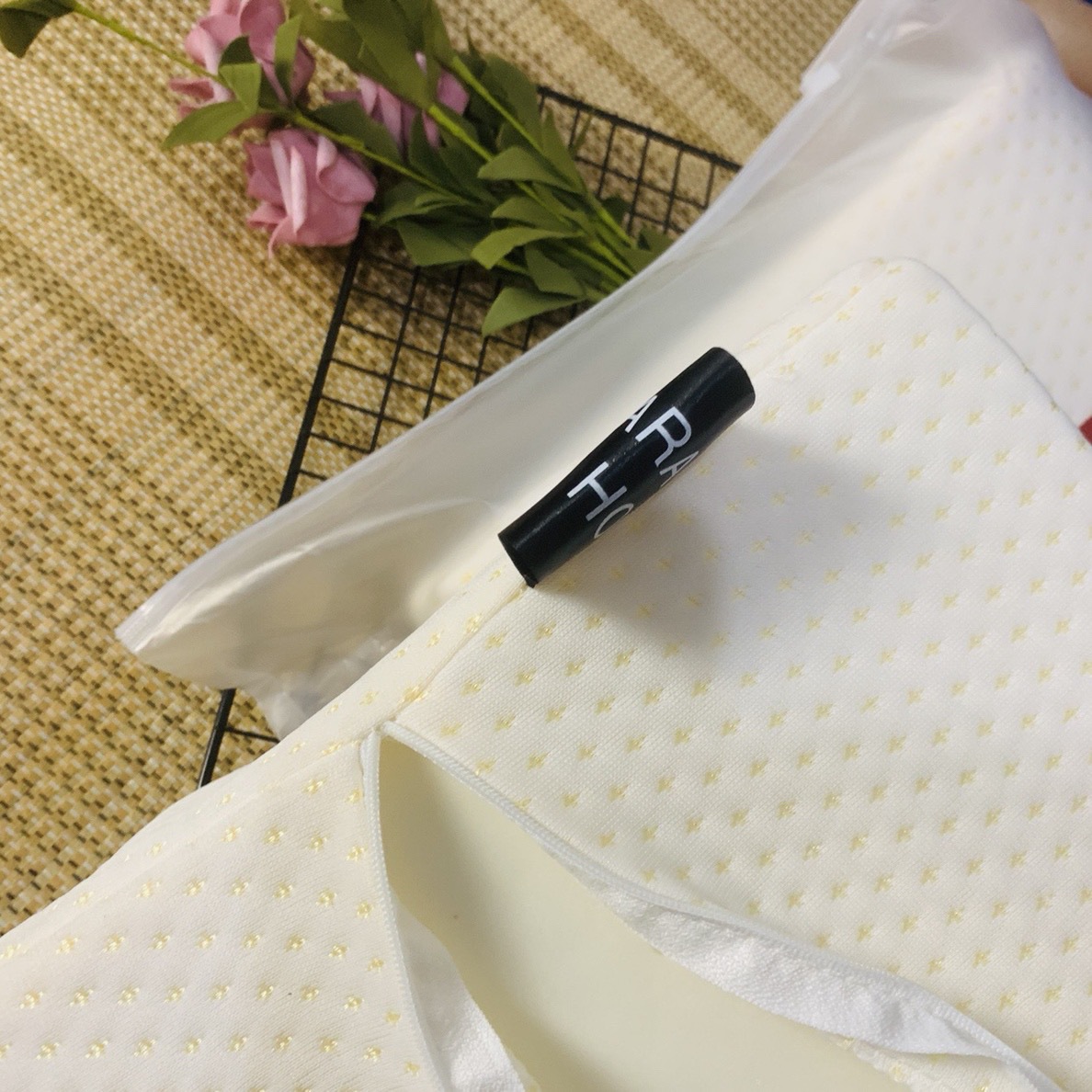 复制_Zara乳胶记忆枕 慢回弹单人颈椎枕头 .jpg?x-oss-process=image/format,png