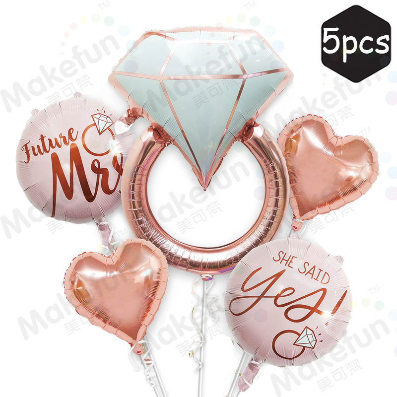 玫瑰金钻戒套装