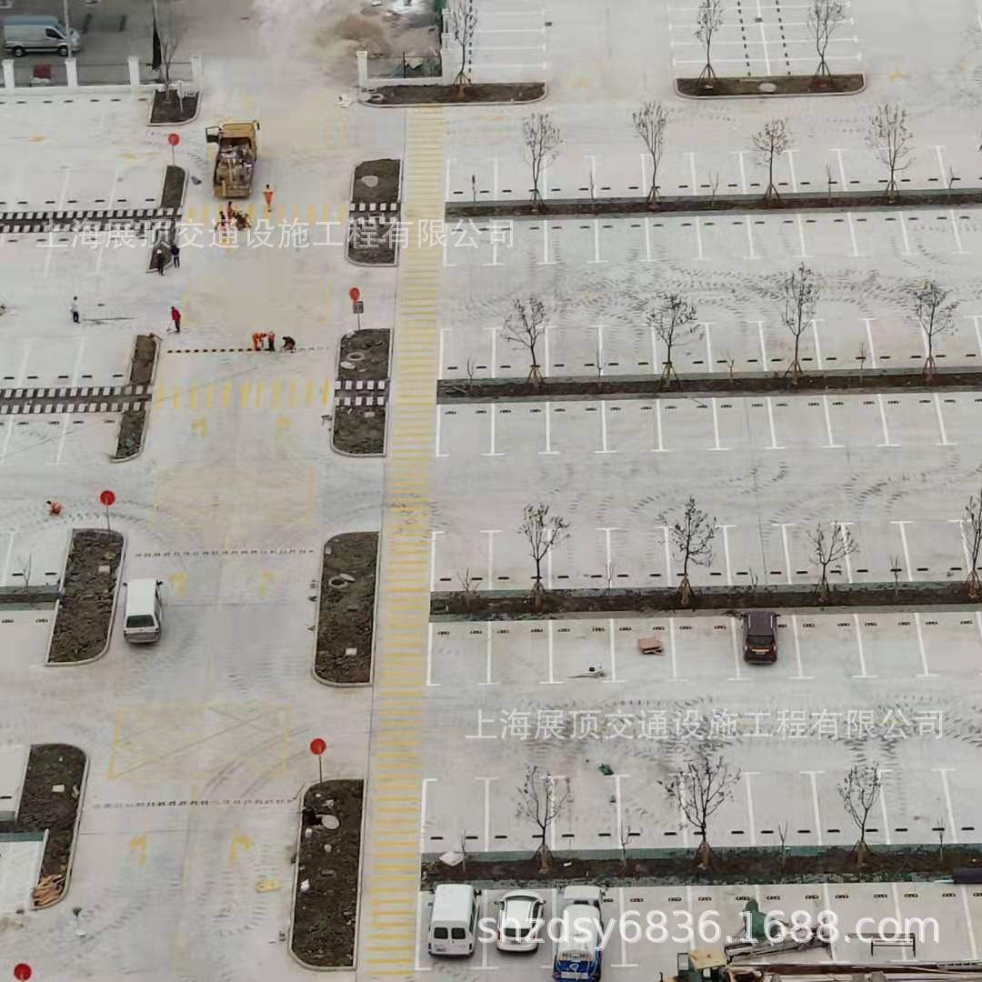 水泥地面停车场