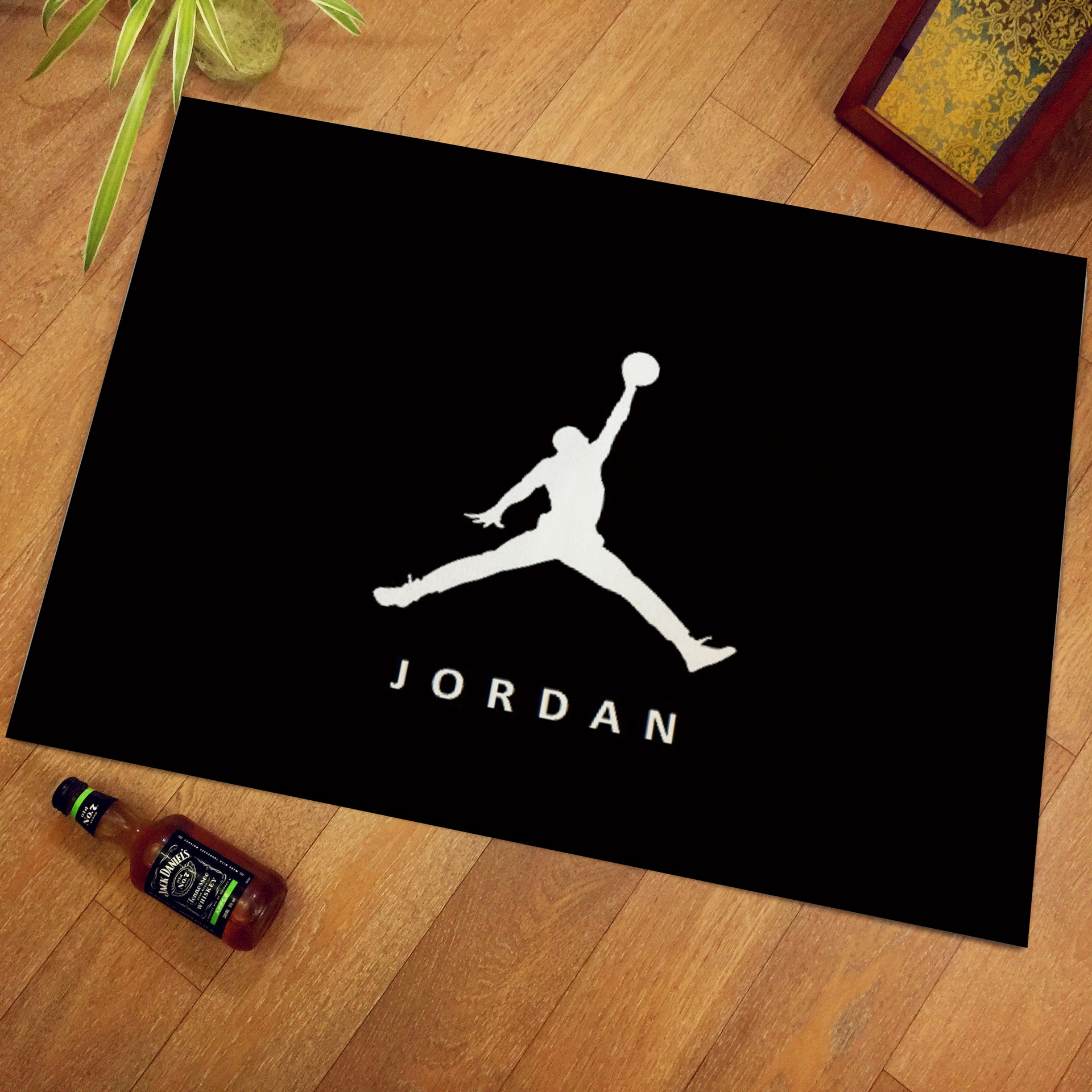 黑底白色带字乔丹.jpg