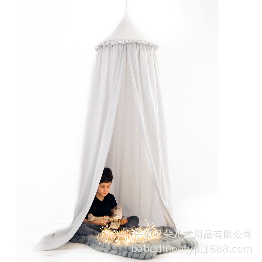 Light-grey-canopy-with-frill