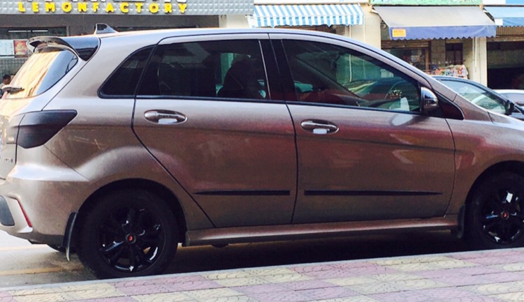 O1CN01HJBudA1iug73660aE_!!0-ra