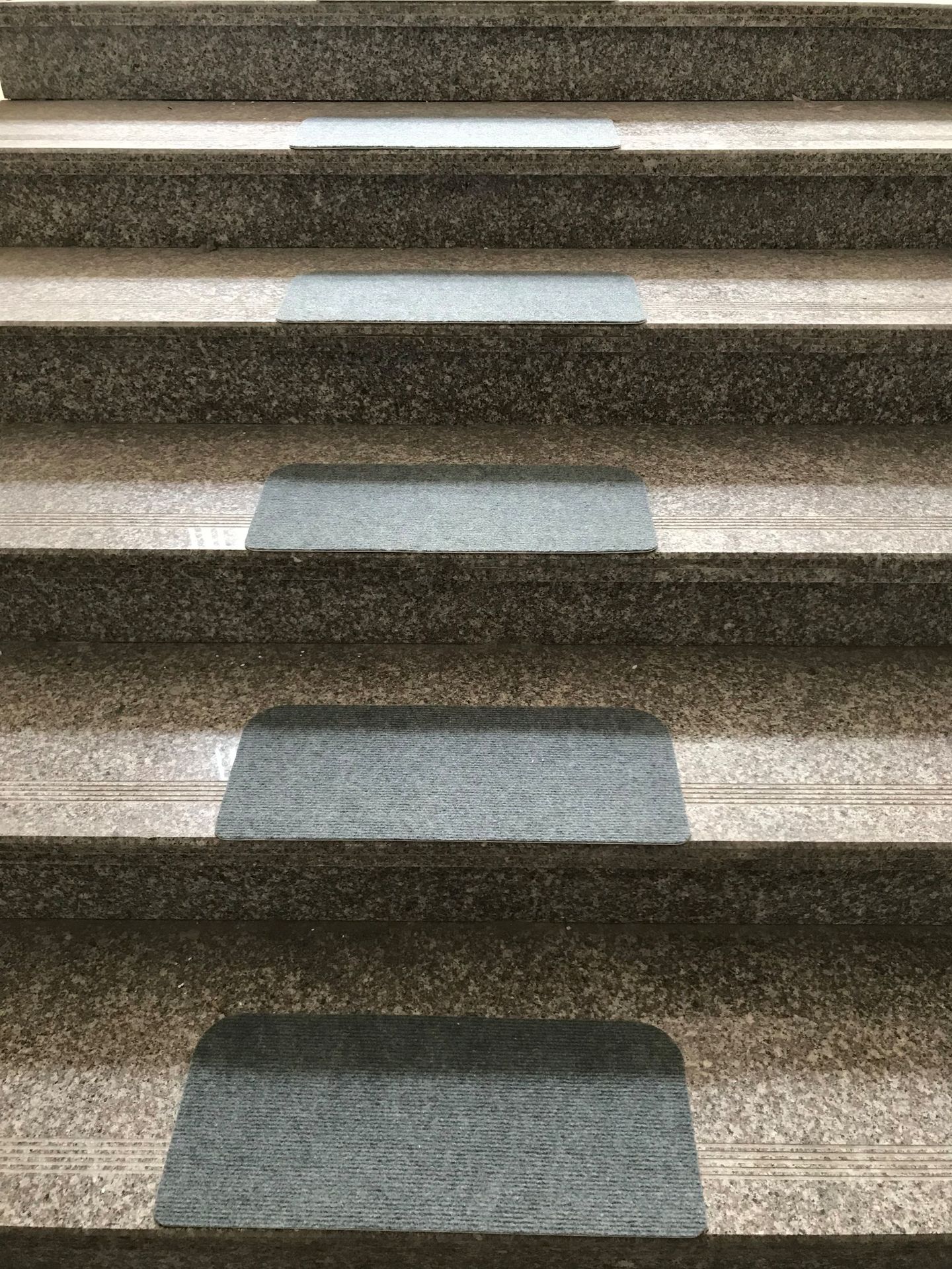 浅灰楼梯垫3.jpg