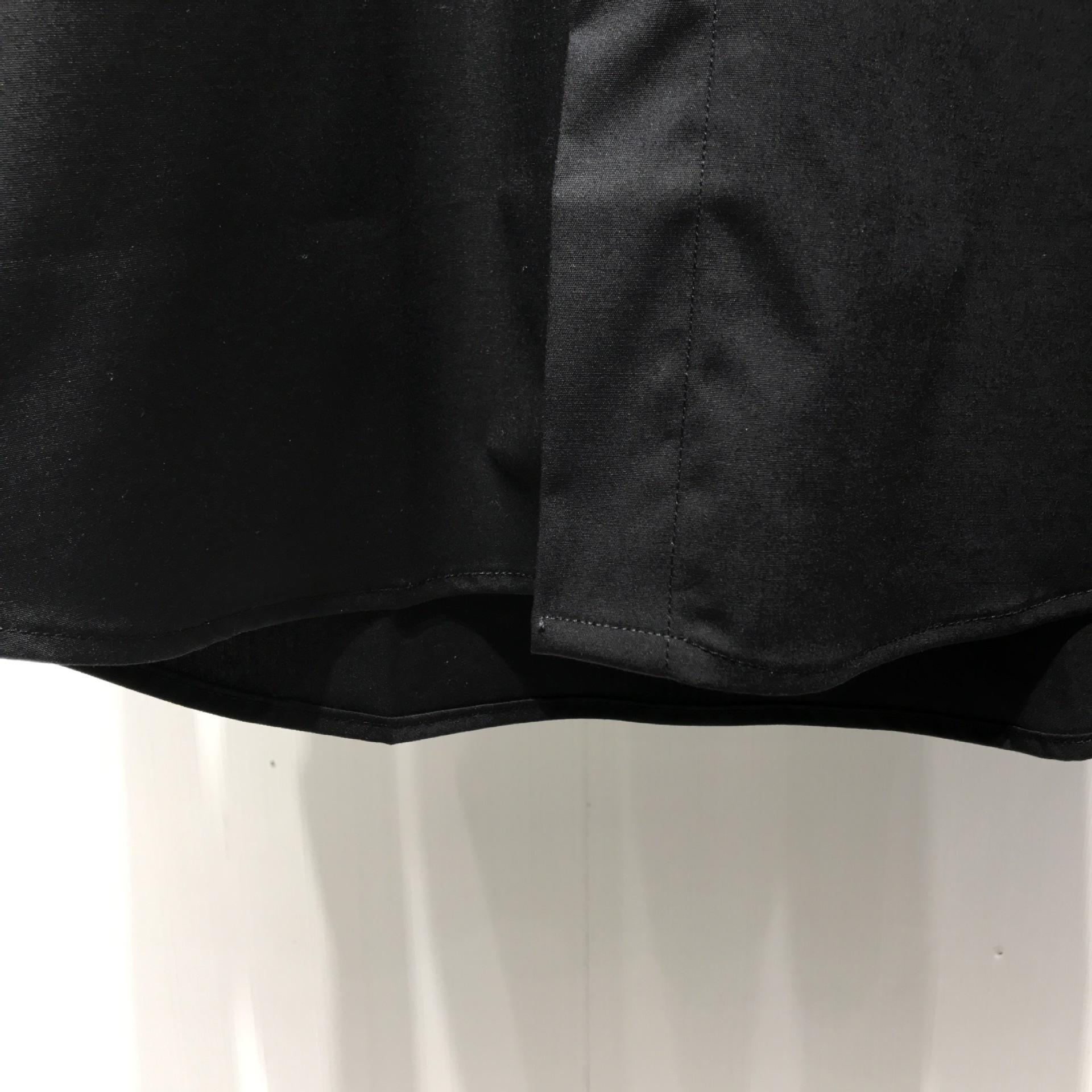 胸口蜜蜂刺绣黑白