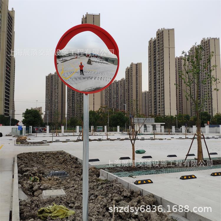 水泥地面停车场