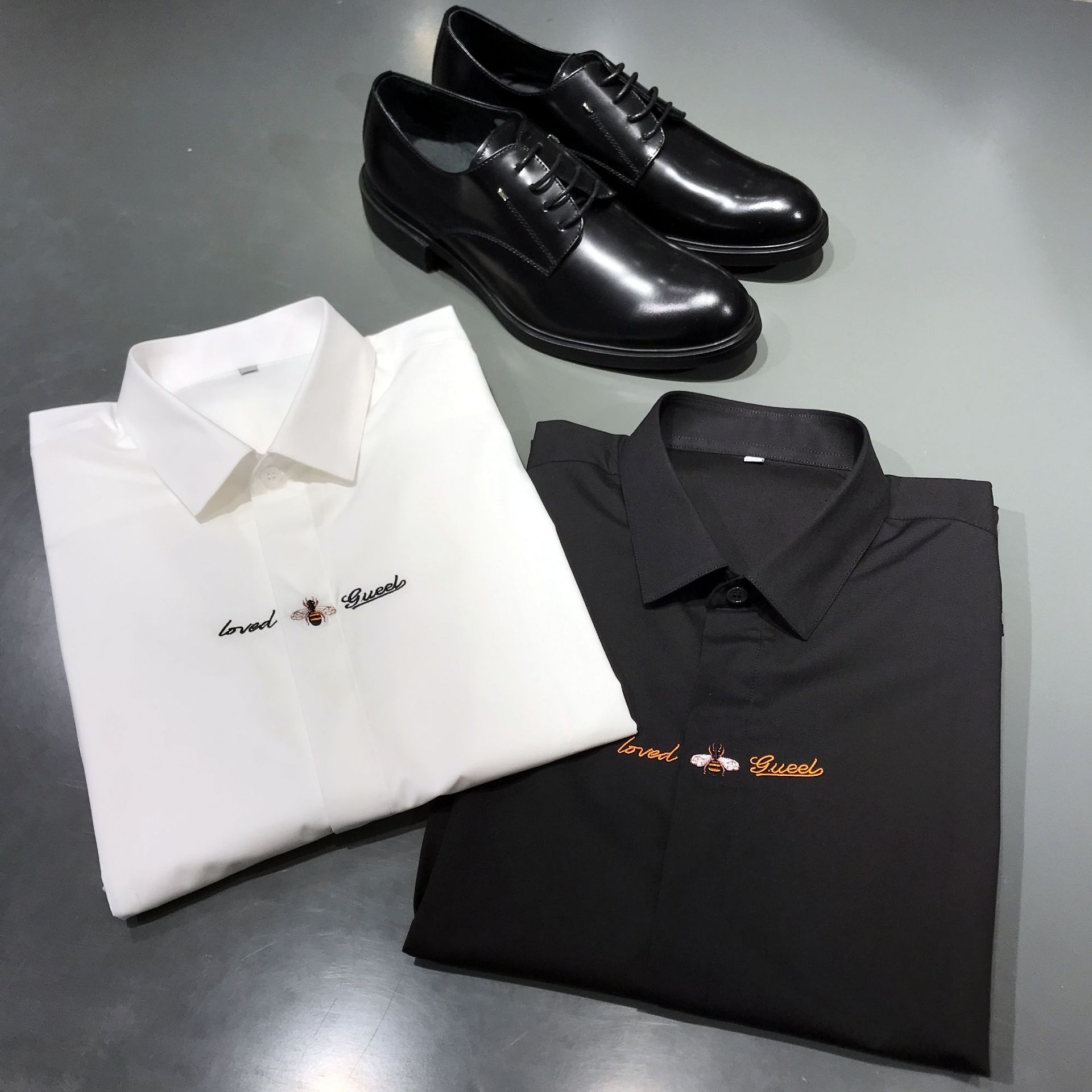 胸口蜜蜂刺绣黑白