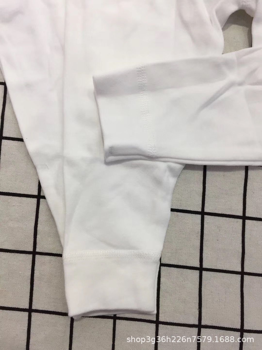 950CE2DB545D69F1E8D17D4FBDAE1A