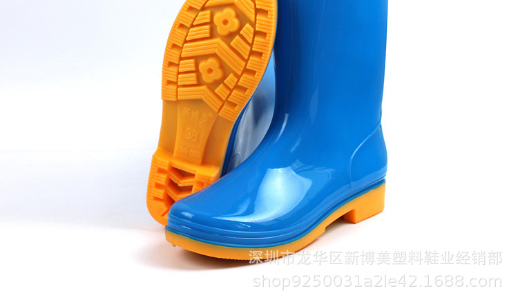 蓝色水鞋_06