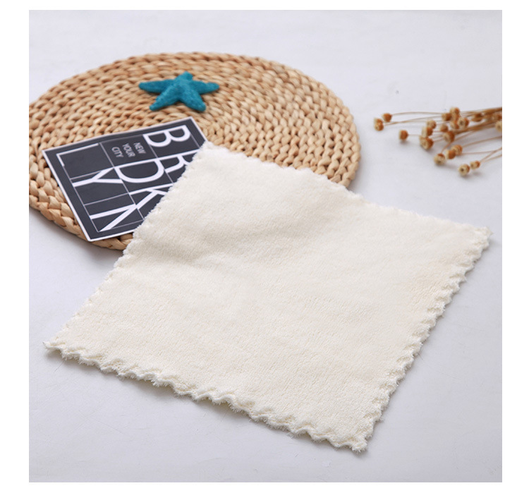 珊瑚绒方巾详情