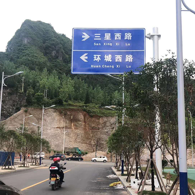 道路交通标志立杆,厂家监控红绿灯显示屏标杆,交通信号灯八角灯杆