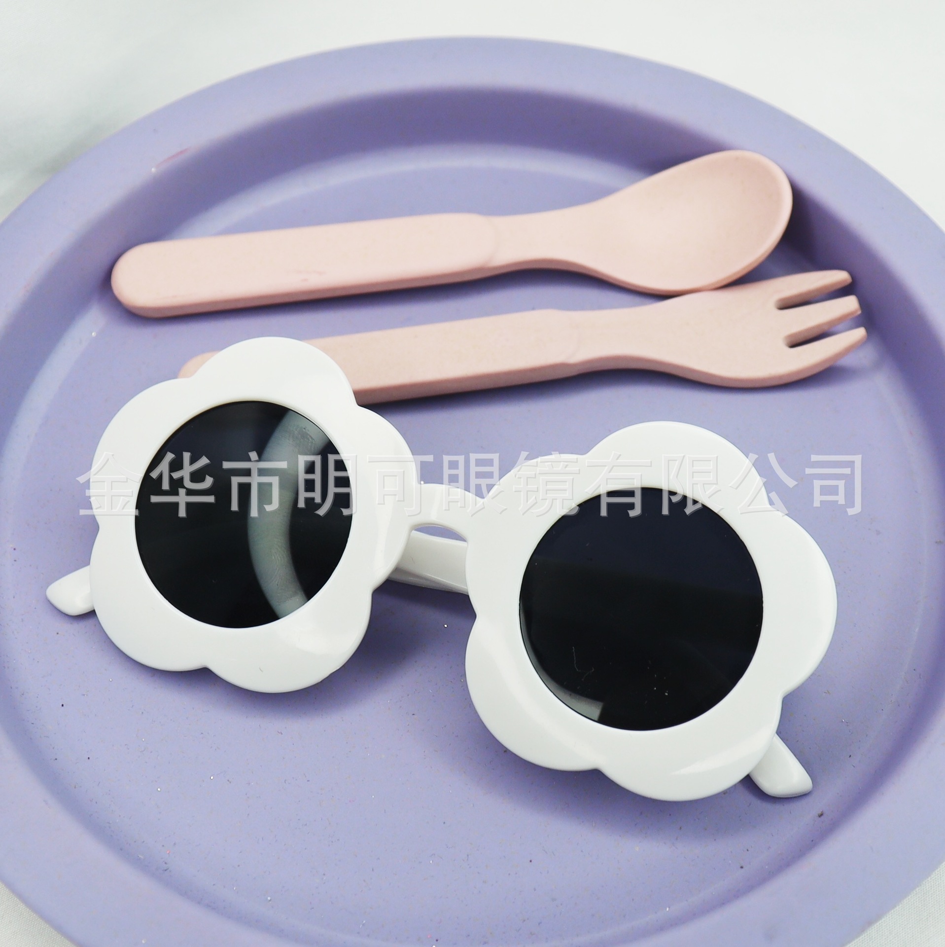 白色小花B79A6E24-E3AB-45C0-8FE3-65