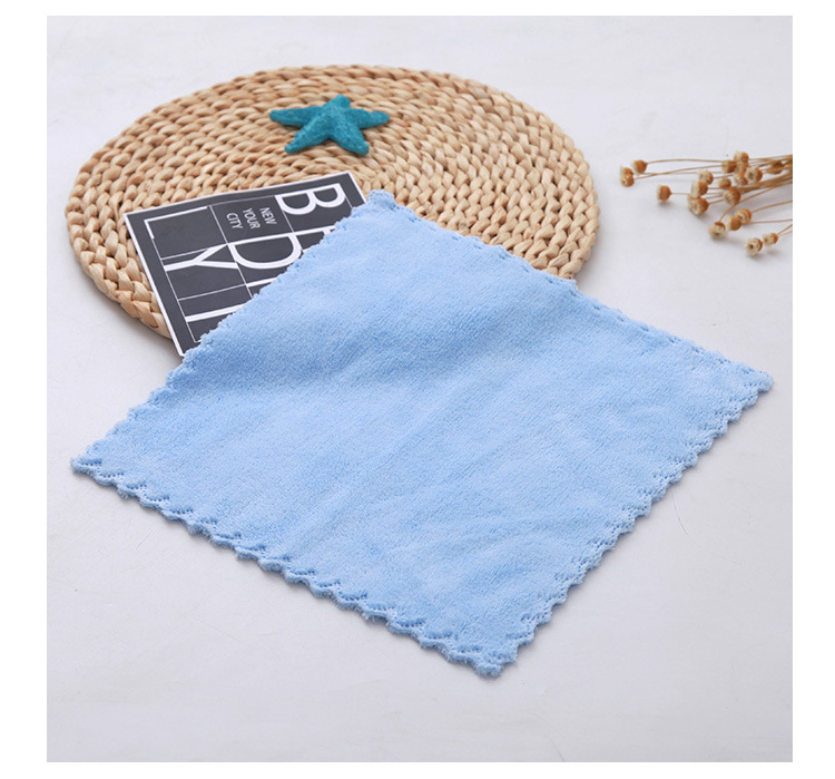 珊瑚绒方巾详情