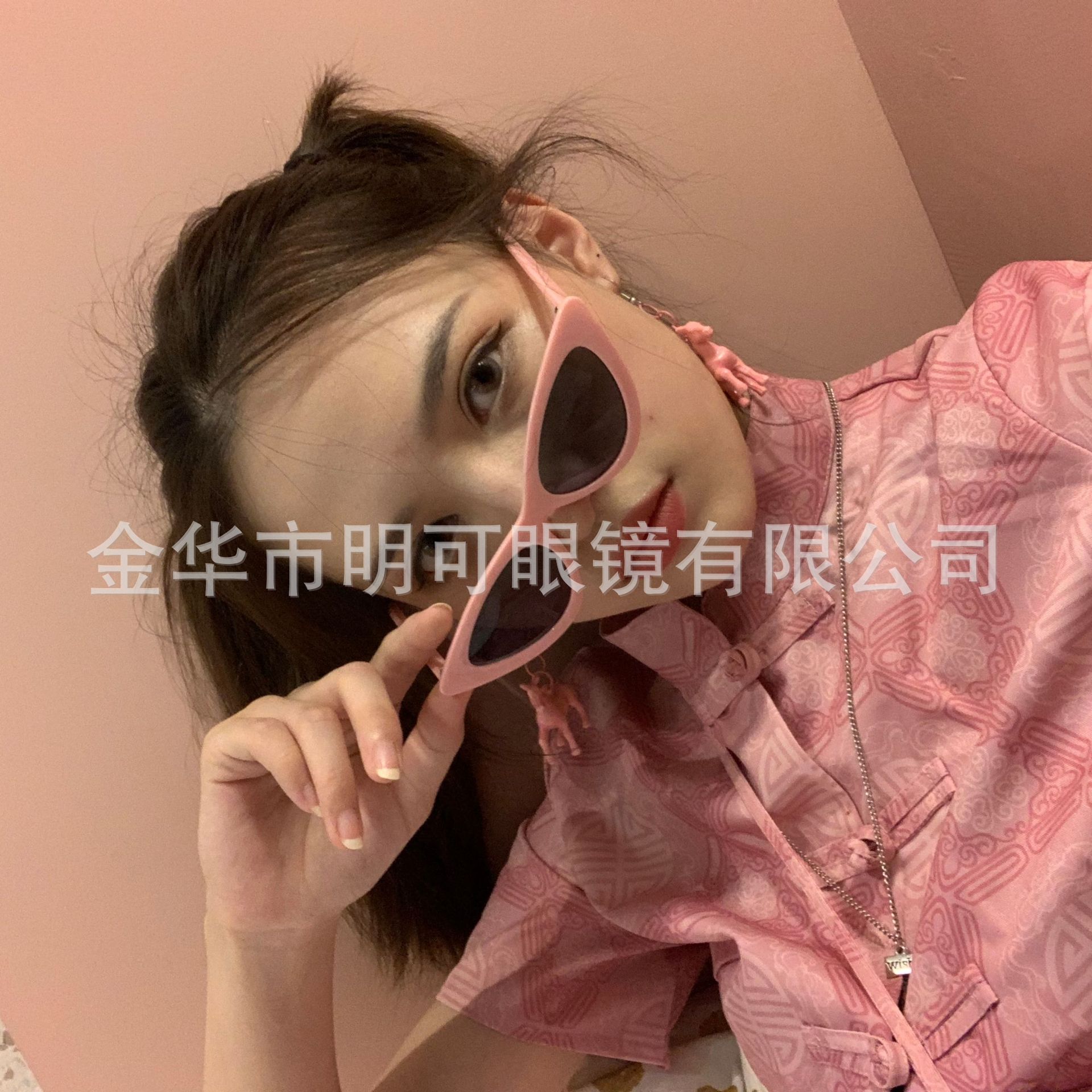 三角眼镜