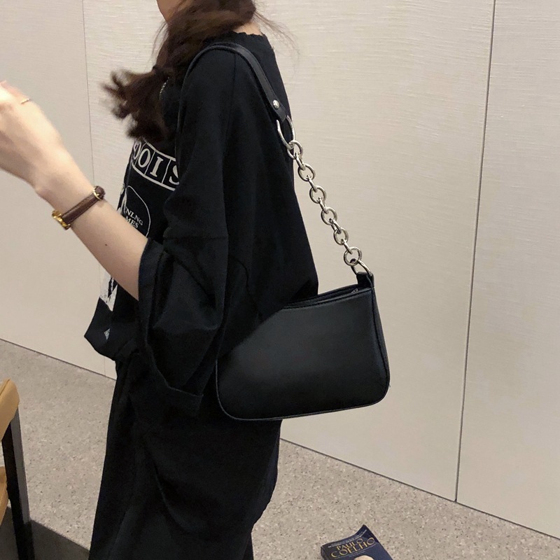 黑色链条单肩腋下包