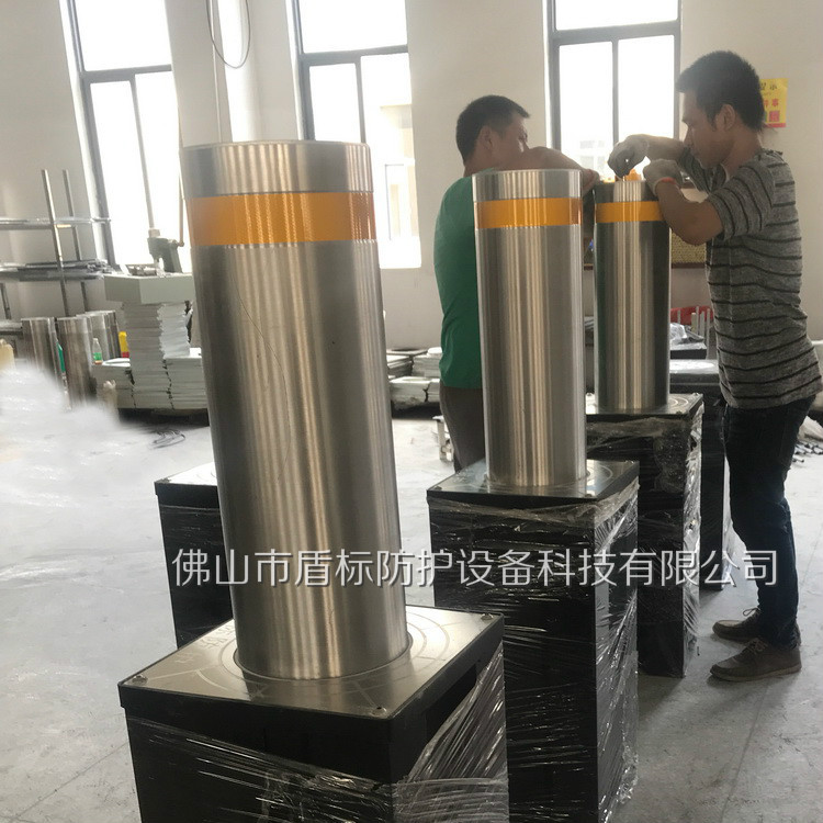 半自动防撞阻车桩