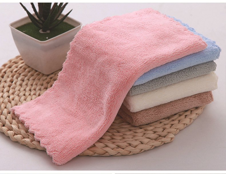 珊瑚绒方巾详情