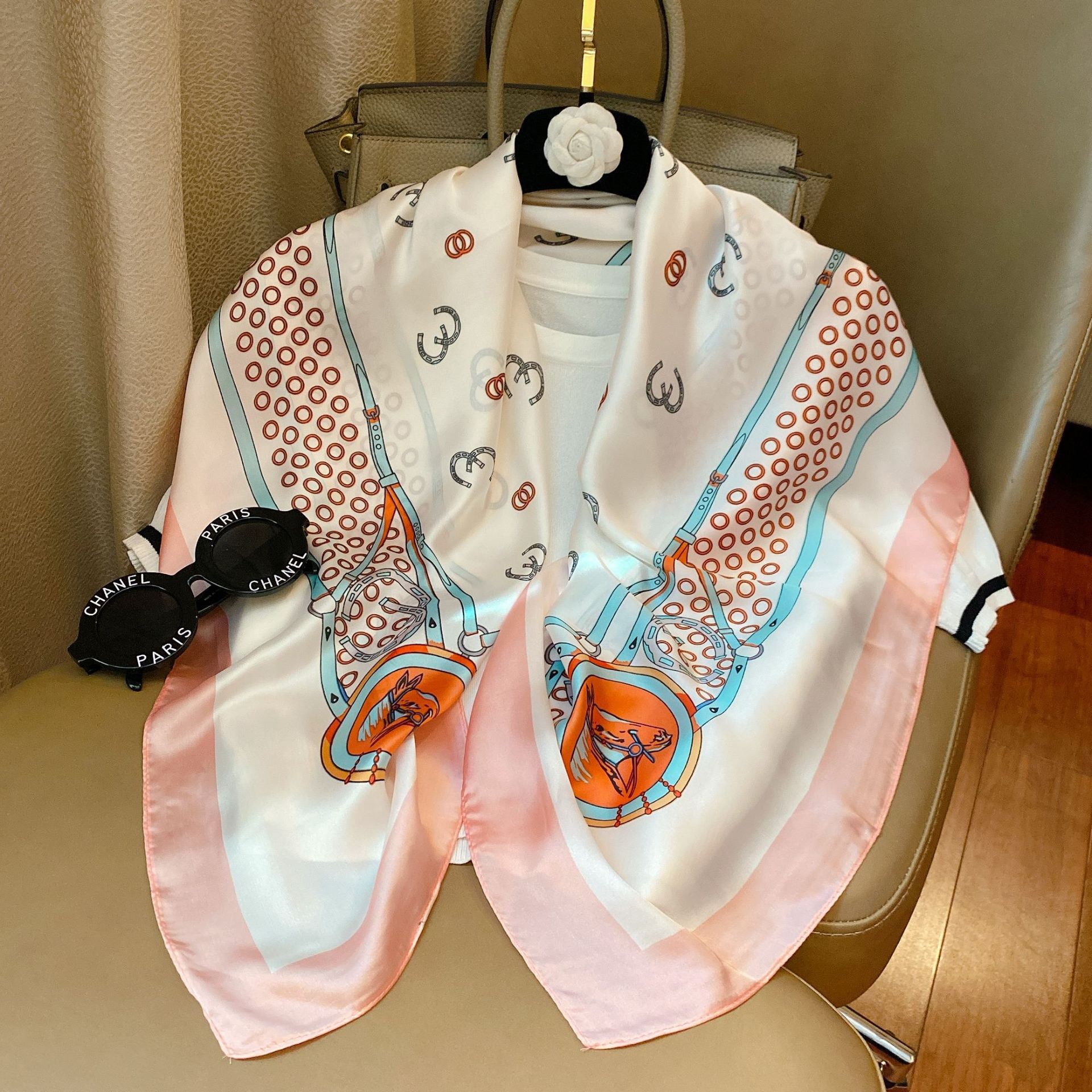 13639733830_1146866476